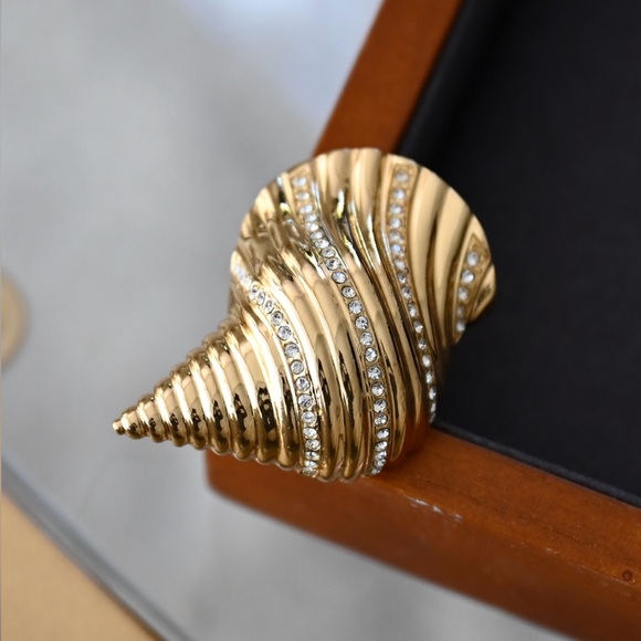 Vintage Christian Dior Sea Shell Rhinestone Shiny Glossy Gold Brooch Pin - Picture 1 of 1